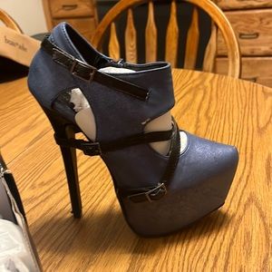 Blueish grey heels with a a black strap design size 7.5